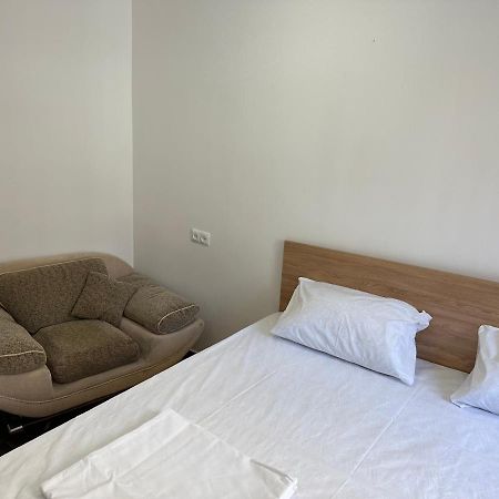 Favorit Hotel-Hostel Ереван Екстериор снимка