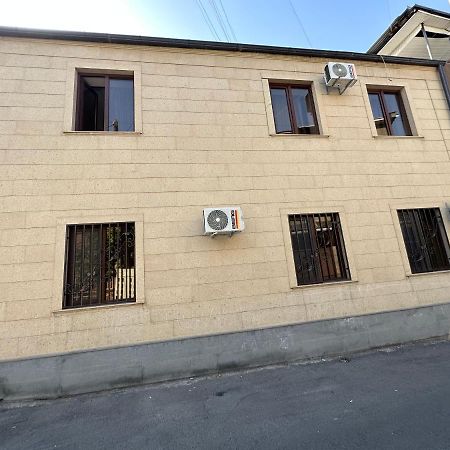 Favorit Hotel-Hostel Ереван Екстериор снимка
