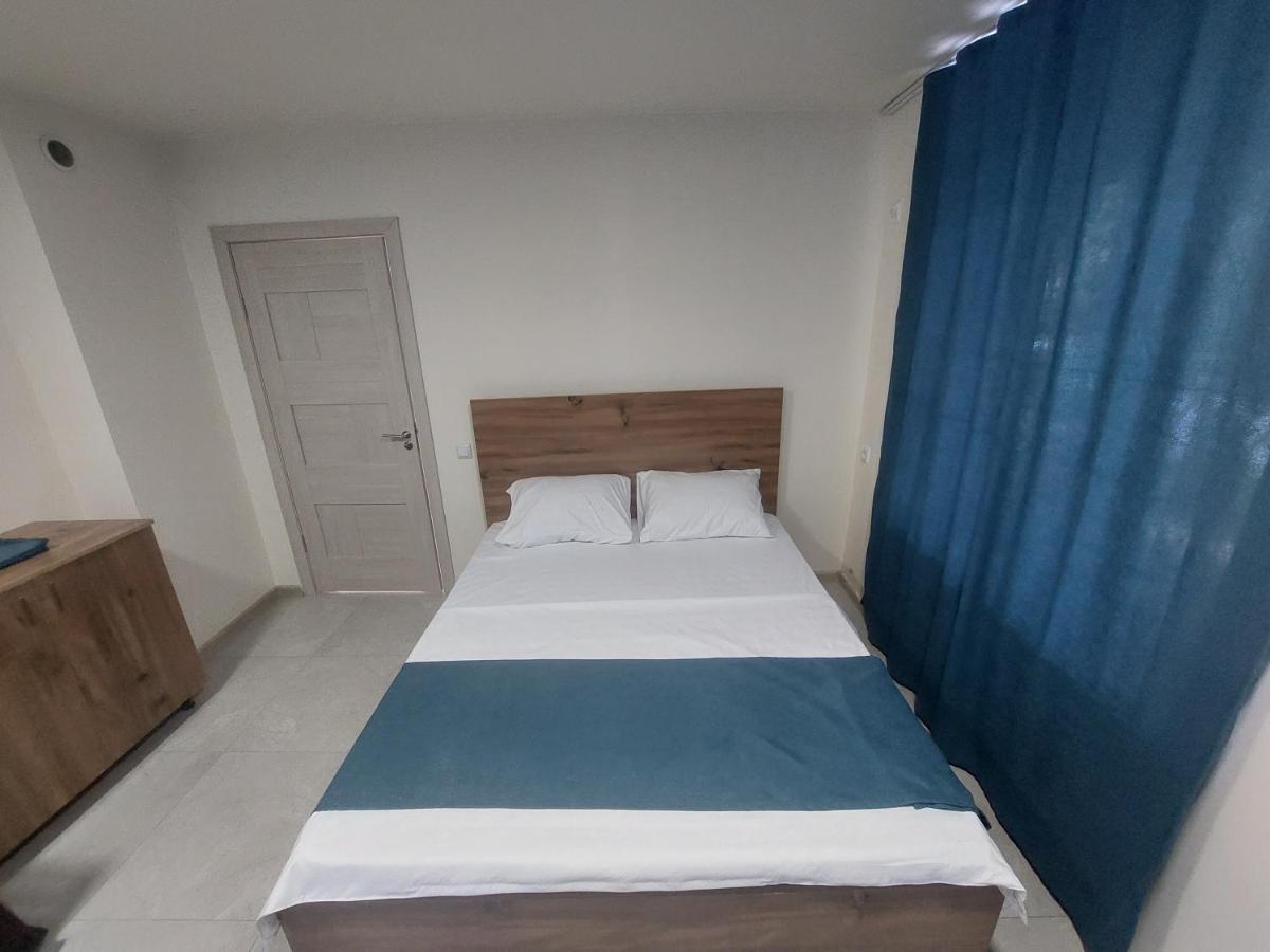 Favorit Hotel-Hostel Ереван Екстериор снимка