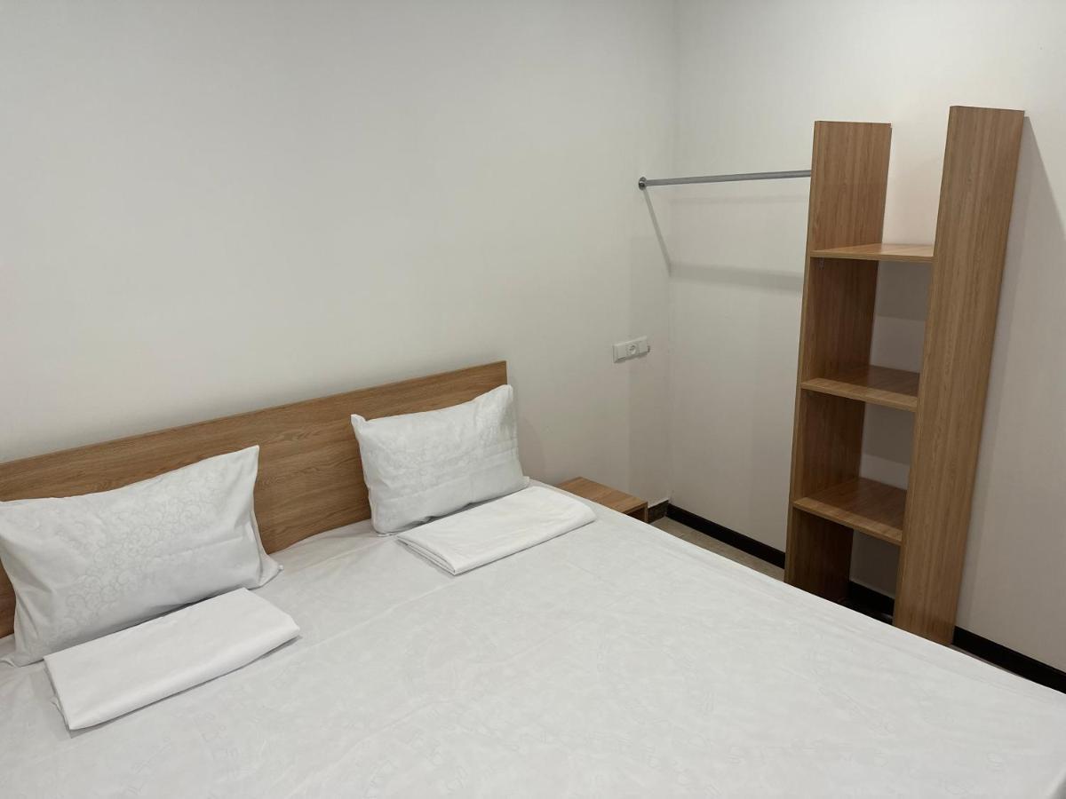 Favorit Hotel-Hostel Ереван Екстериор снимка